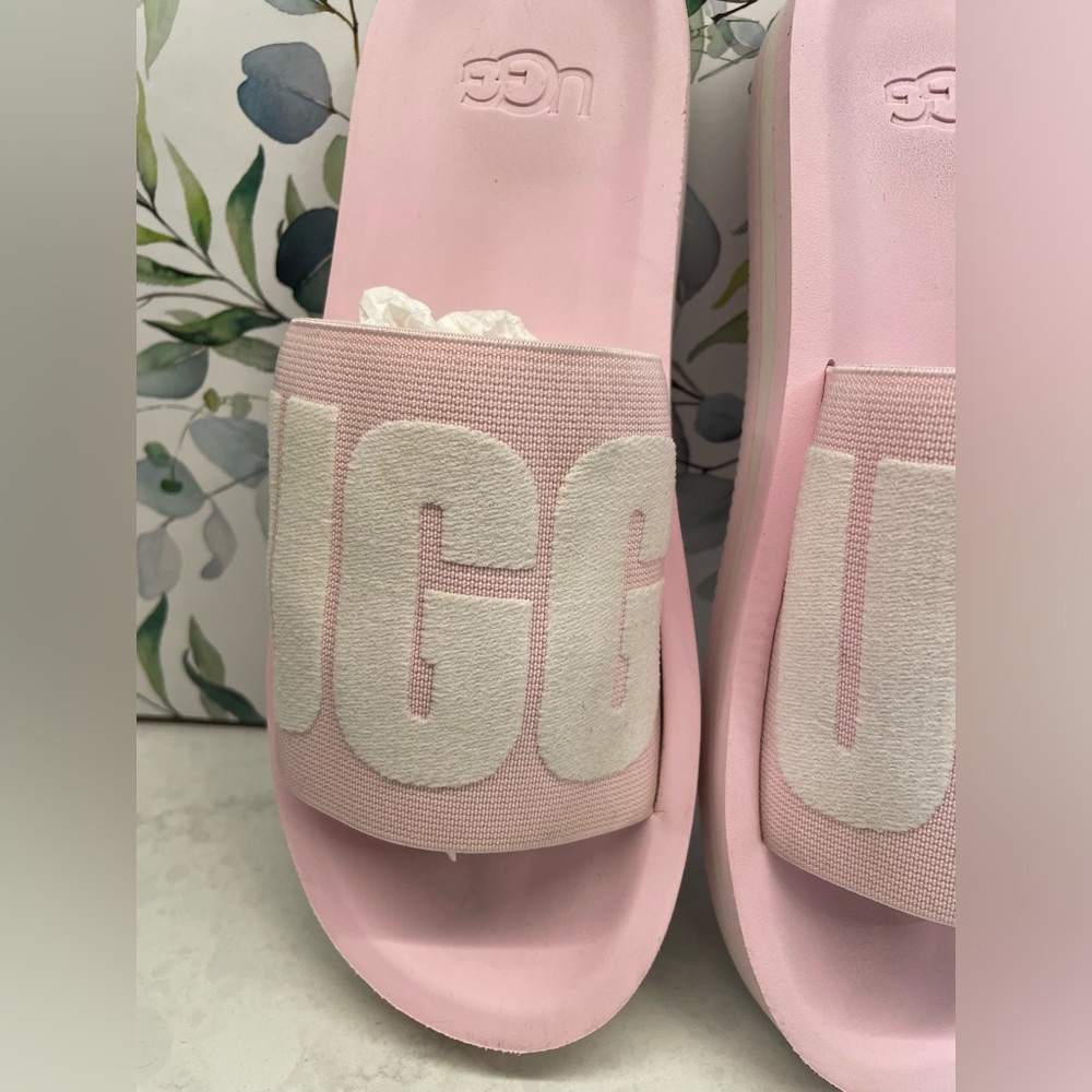 Pink and White UGG Flip Flops Women‎ Size 7. - Picture 3 of 7